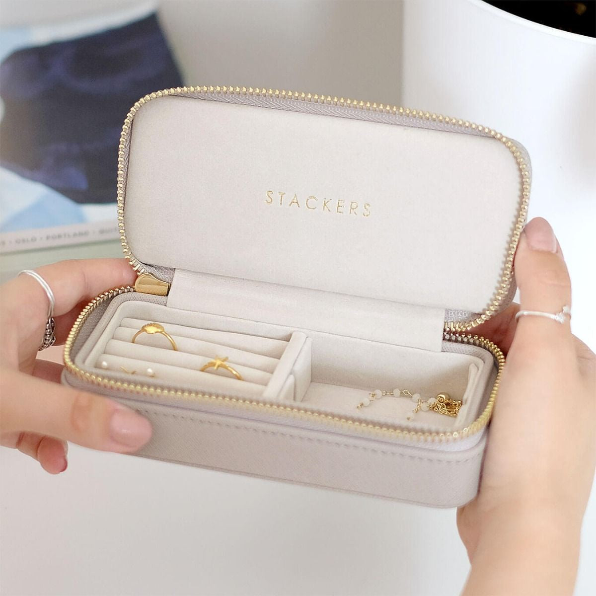 Stackers Taupe Medium Zipped Jewellery Box 75344