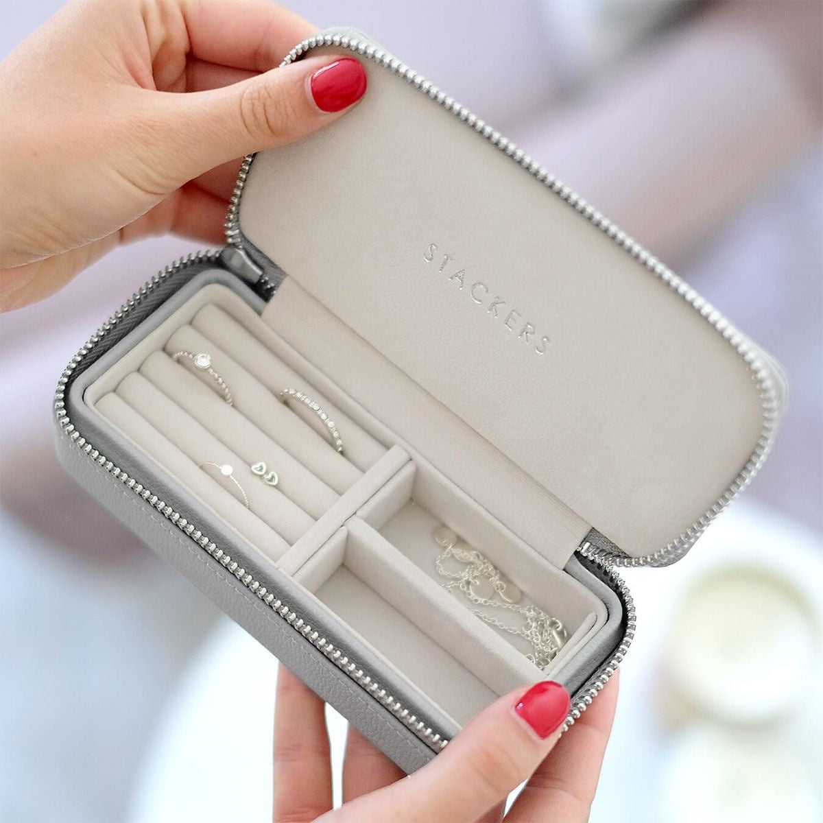 Stackers Pebble Grey Medium Zipped Jewellery Box
