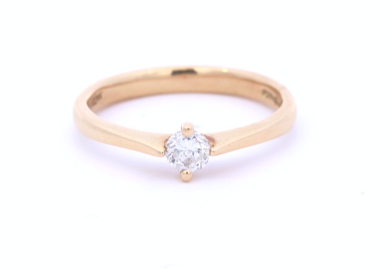 18ct Gold Solitaire Diamond Ring JW400