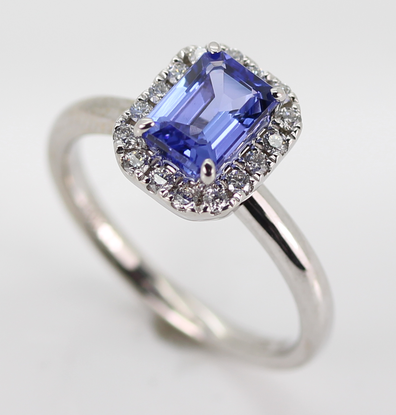 18ct White Gold Tanzanite & Diamond Ring